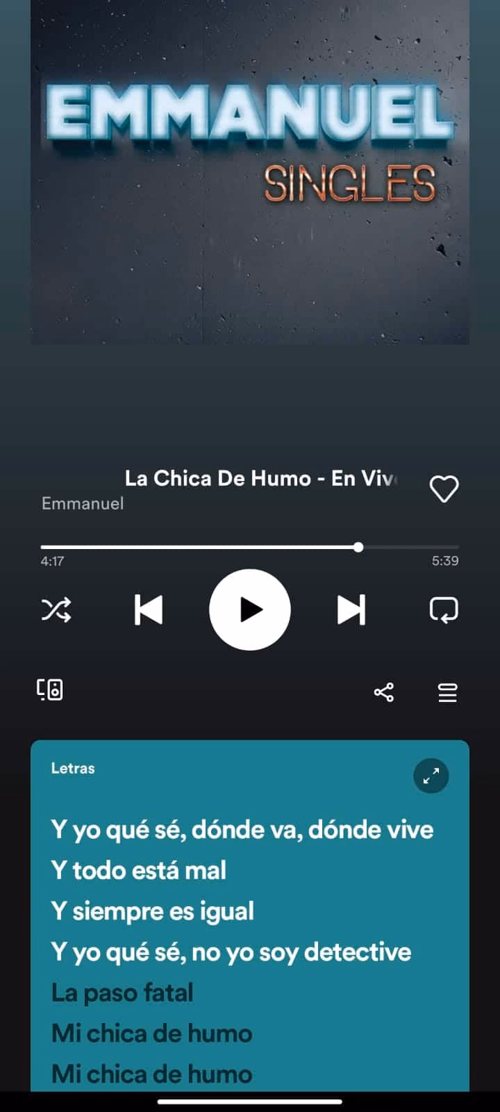 EMMANUEL CHICA DE HUMO