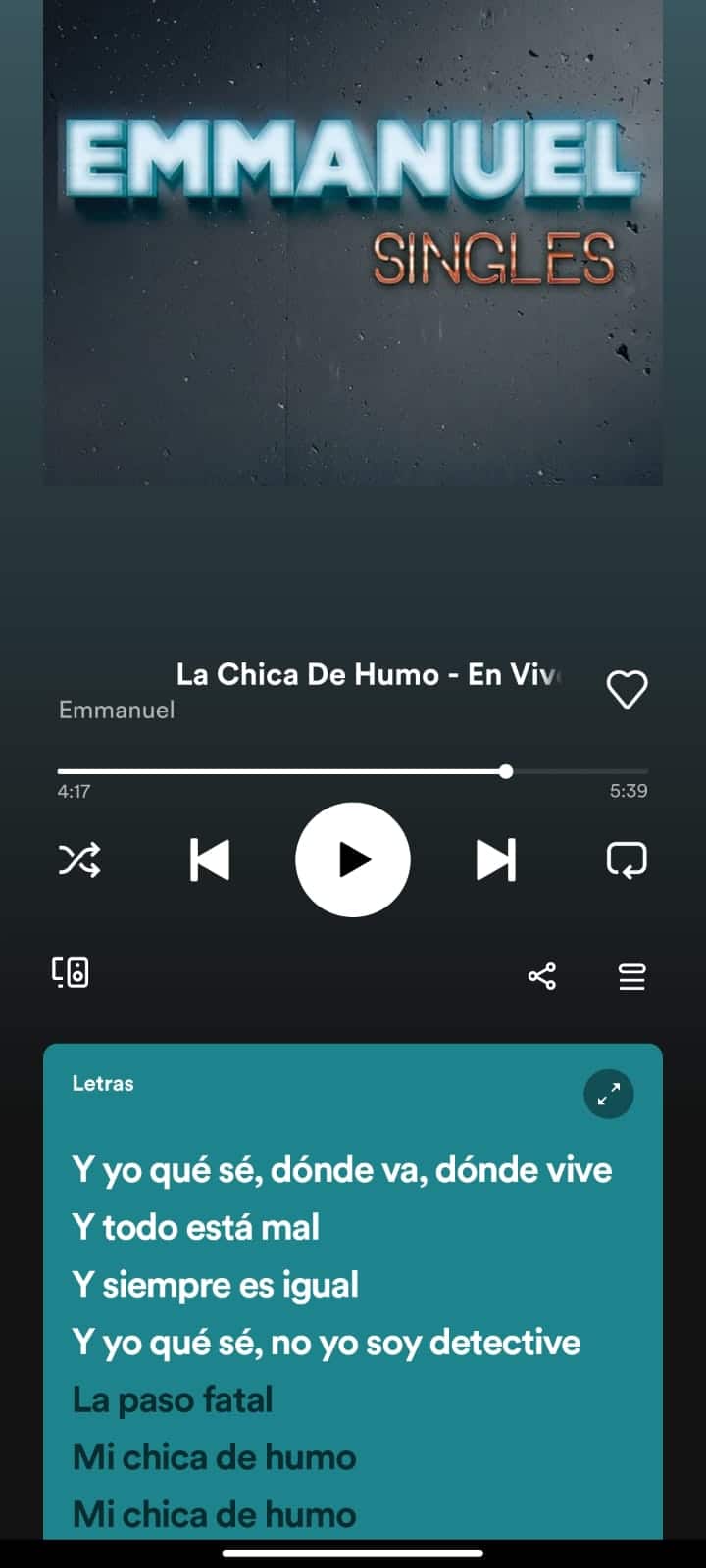 EMMANUEL CHICA DE HUMO