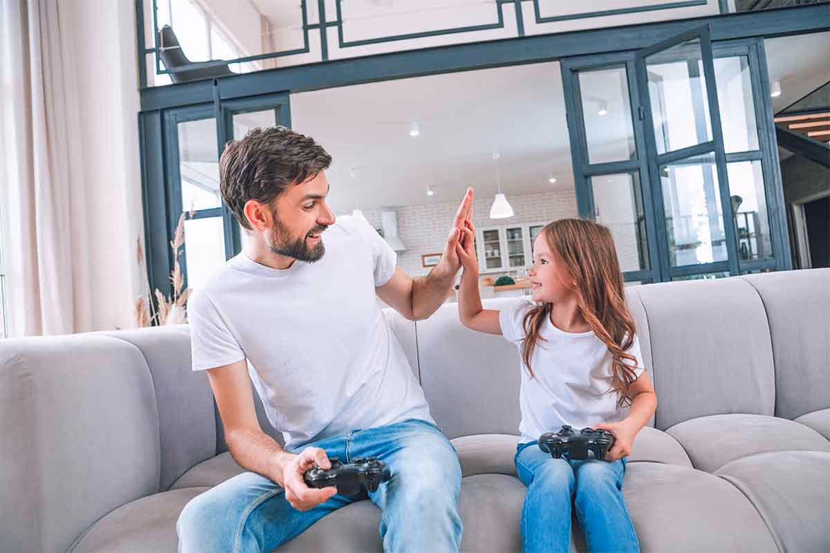 Un manual para padres sobre cómo configurar una nueva consola de juegos en Navidad
